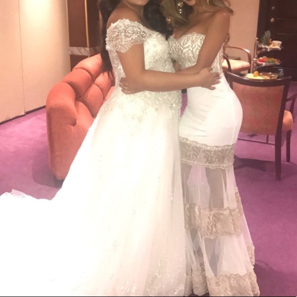 Stunning white and gold gown - Picture 2 of 6